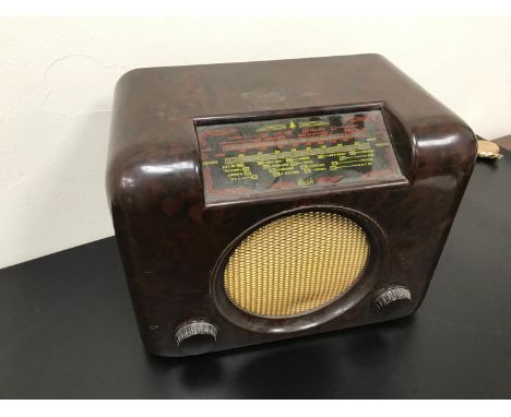 Vintage Bush Bakelite radio 