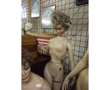 VINTAGE FEMALE MANNEQUIN ON GLASS STAND WITH GREY WIG (A/F)