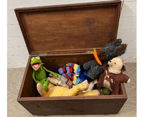  A wooden trunk along with vintage teddy bears (H42cm W72cm D39cm) 