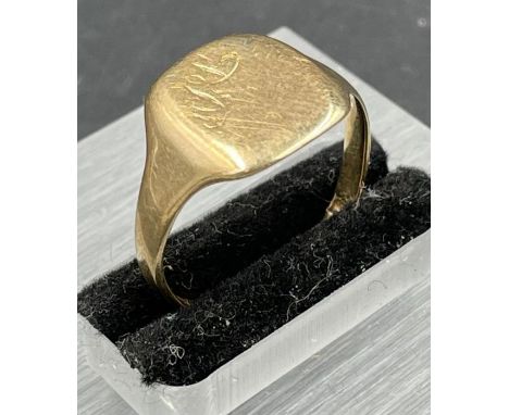 A 9ct gold signet ring (Approximate Weight 3.4g)