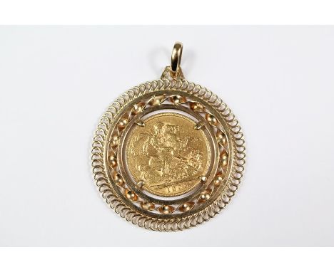 1905 Edward VII full gold sovereign, mounted in a 9ct gold surround, total weight 13.8 gms.