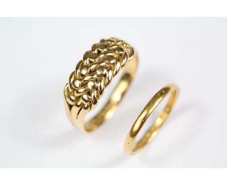 Vintage gold jewellery including an 18ct yellow gold knot ring, size R, approx 6 gms, a 22ct yellow gold wedding band size K,