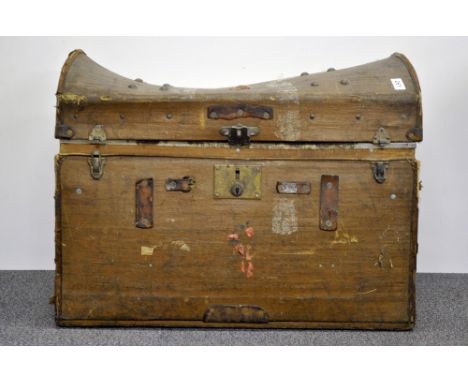 A large vintage canvas covered trunk, 46 x 70 x 54cm.