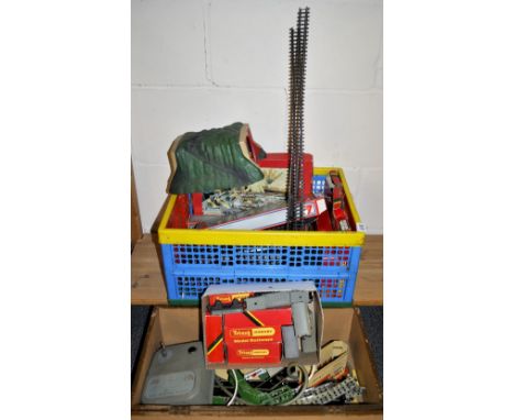 A quantity of Tri-ang, Hornby 00 gauge model railway items, etc.