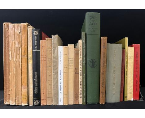 Books - French and German publications - A small library of French Dog books. Late 19th/early 20th century. Barbou A. Le Chie
