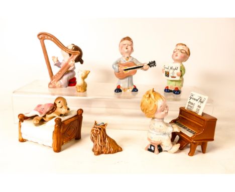 Beswick Bedtime chorus figures together with a similar dog figure. Harp A/F and chip to piano 