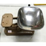 Berry & Warmington metal weighing scales