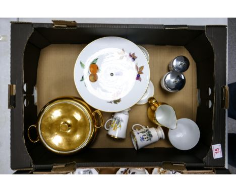 A mixed collection of tea and dinner ware to include Royal Worcester gilt milk jug and sugar bowl, Royal Worcester cups, cake