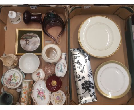 A mixed collection of items to include hand blown art glass vase, 5 Minton St James Pattern dinner plates, studio pottery jug