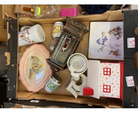 A mixed collection of ceramic items to include Portmerion botonic measuring cups, Leonardo Christmas Jug, Royal Worcester lid