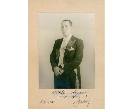 PERON JUAN: (1895-1974) President of Argentina 1946-55 &amp; 1973-74. Vintage signed 9.5 x 13.5 photograph of Peron, the imag