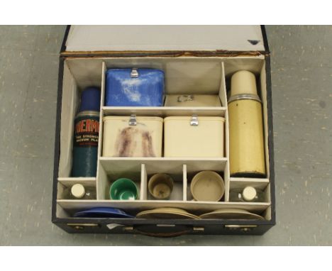 Vintage Harlequin picnic hamper and bakelite sandwich boxes, etc.