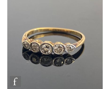 An early 20th Century 18ct diamond five stone ring, graduated millgrain set stones to plain shoulders, weight 1.8g, ring size