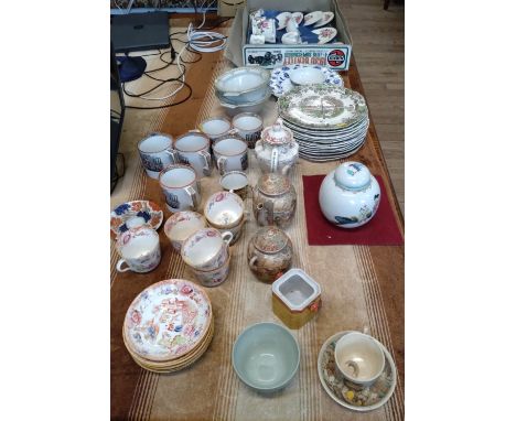 Copeland Spode Byron plates, Spode Flemish green bowl, Japanese and English tea wares, and a Chinese jar and cover, (lid frac