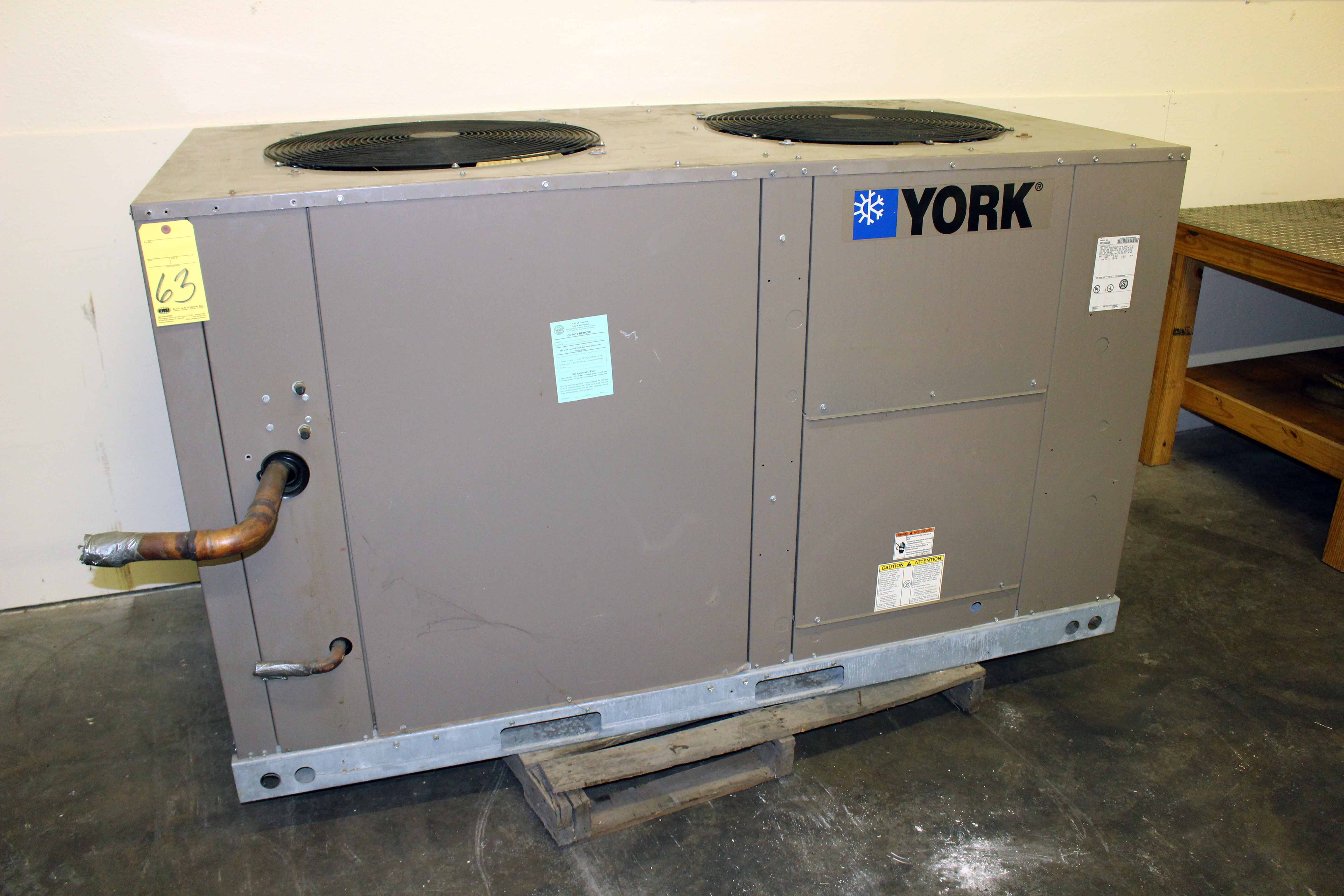 CENTRAL A/C CONDENSING UNIT, YORK 10 T. CAP. MDL. H4CE240A46A