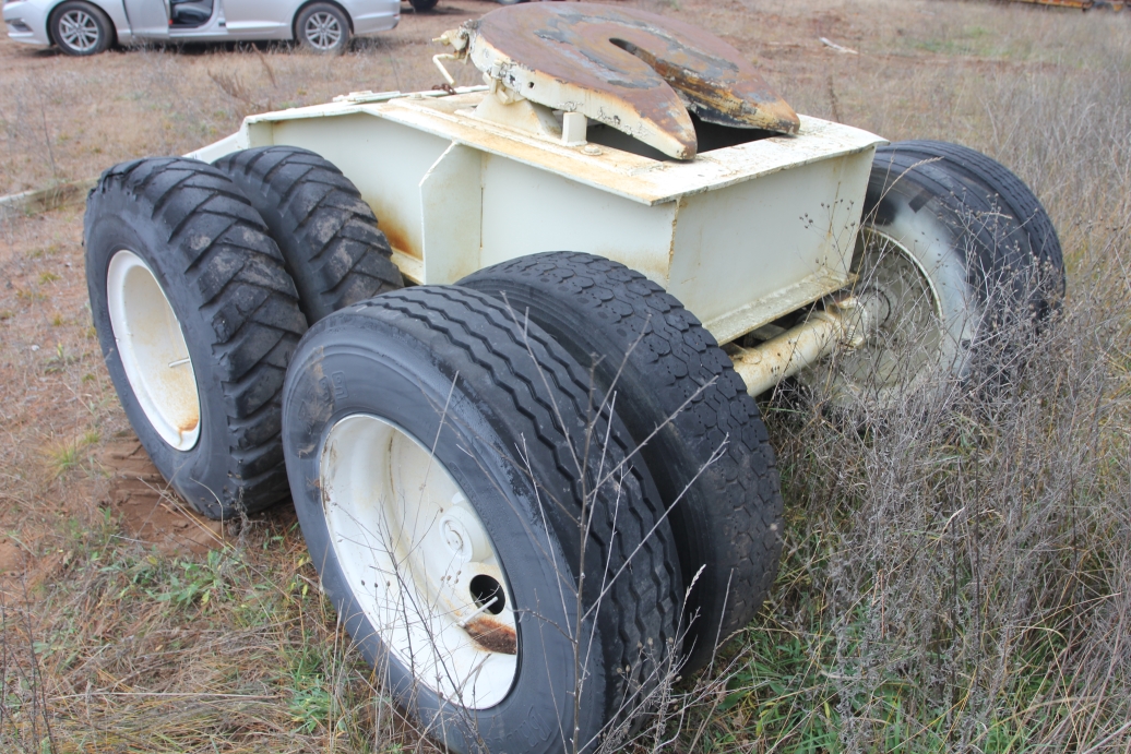 Trailer Dolly; fifth wheel, tandem axle