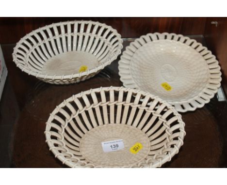 THREE EARLY WEDGWOOD CERAMIC DISHES 