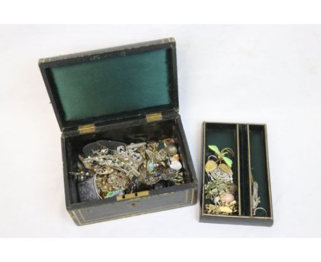 Jewellery box of mixed vintage Costume jewellery etc to include WW2 RAF patches, Livery Buttons, Brooches, Lighter, Rings etc