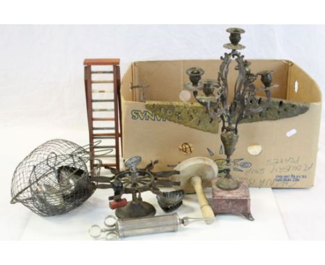 Mixed box of vintage collectables to include Kitchenalia