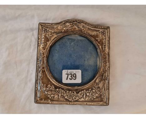A photo frame with circular aperture, 5.5" high, Birmingham 1909 by BP, DC