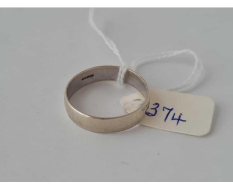 A white gold band ring 9ct size V  3 gms
