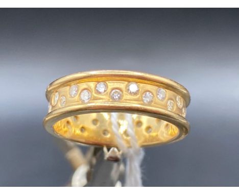 A FANCY FULL DIAMOND ETERNITY ZIG ZAG RING 18CT GOLD