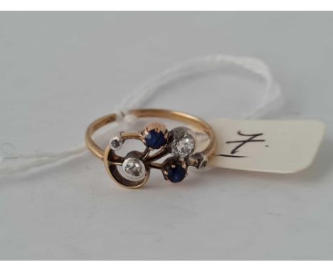 An attractive antique sapphire and diamond floral ring in 18ct gold size O 2.3g inc