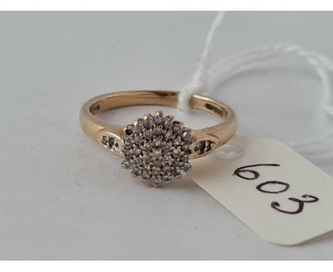 A diamond cluster ring 18ct gold size N    2.5 gms