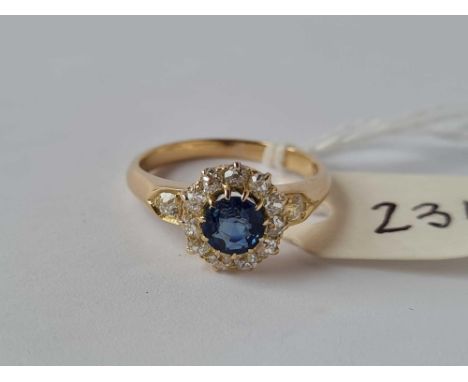 A VICTORIAN SAPPHIRE AND DIAMOND CLUSTER RING WITH DIAMOND SHOULDERS 18CT GOLD SIZE K
