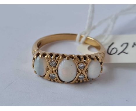 A SEVEN STONE OPAL AND DIAMOND RING 18CT GOLD SIZE O