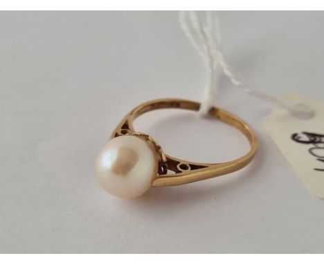 A single pearl set 9ct ring size N 2.2g inc