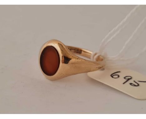 A carnelian set signet ring 9ct size P    3.5 gms
