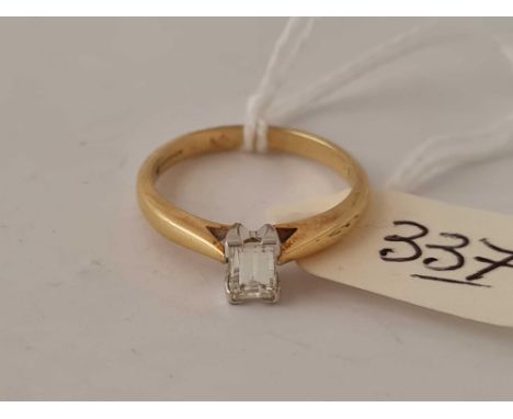 An 18ct gold solitaire diamond ring 40pts size L 3g inc