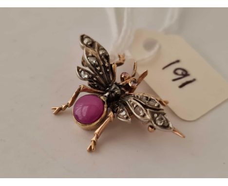 A&nbsp; ATTRACTIVE GOLD DIAMOND AND STAR RUBY BUG BROOCH