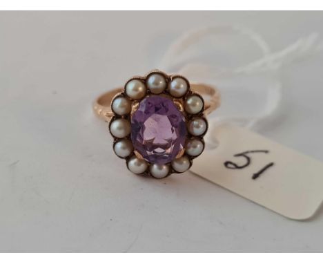 A VINTAGE PEARL AND AMETHYST CLUSTER RING 9CT SIZE O    3.4 GMS