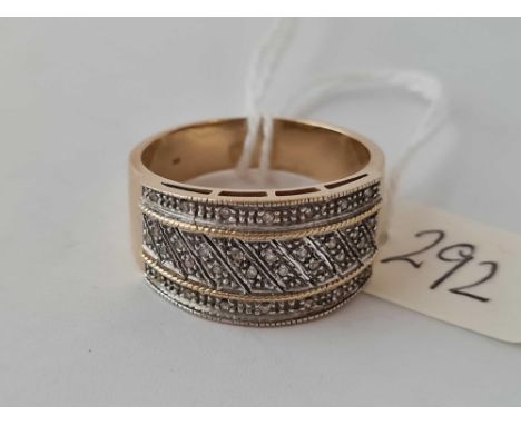 A diamond pave ring 9ct size W     6.3 gms