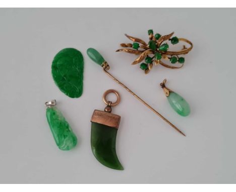 A quantity of jade jewellery items