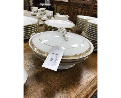 NORITAKE 'RICHMOND' GILT DINNER SERVICE