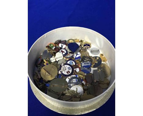 LARGE LOT OF ENAMEL CURLING BADGES