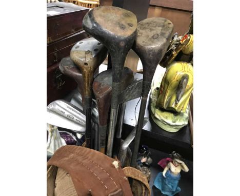 SET OF VINTAGE GOLF CLUBS