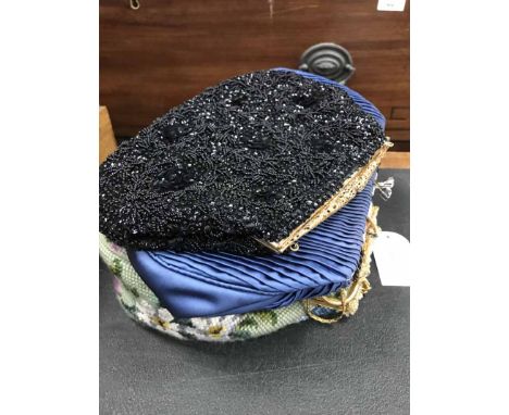 LOT OF VINTAGE BEADED AND EMBROIDERED CLUTCH BAGS 