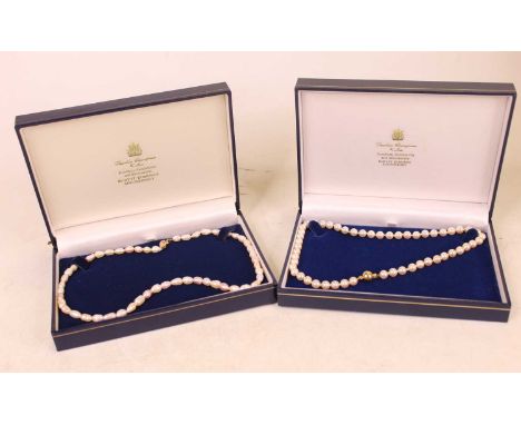 A single string pearl choker, with yellow metal ballwork clasp marked 375, in Thurlow Champness box; together with one other 