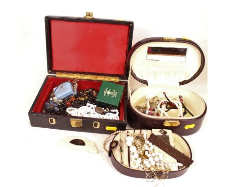 A leather clad jewellery box and contents, to include faux pearl choker, beaded necklaces, Churchill crown etc; together with