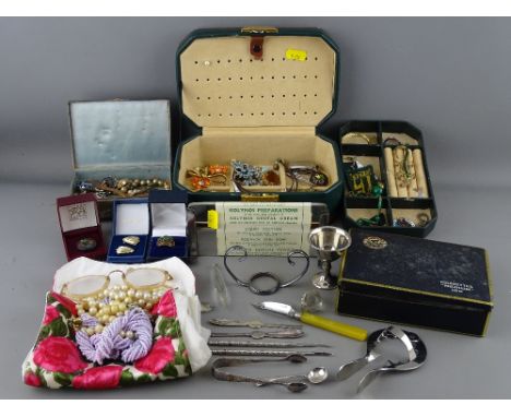 A mixed collection of vintage jewellery &amp; collectables