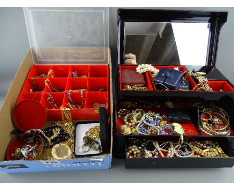 A good quantity of vintage &amp; other costume jewellery with a tortoiseshell effect mirrored interior jewellery case 