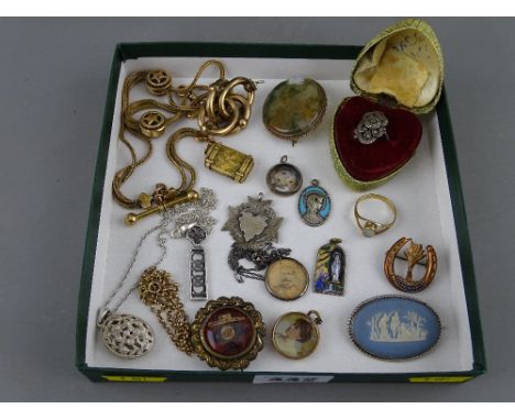 An interesting collection of vintage &amp; later gold &amp; silver with other jewellery and collector's items