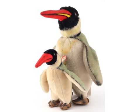 Steiff 2 Peggy Pinguine 1960er Jahre , fluffy toy penguin,Mohair, mit Steiff-Knopf unter dem rechten Flügel, große Peggy zusä