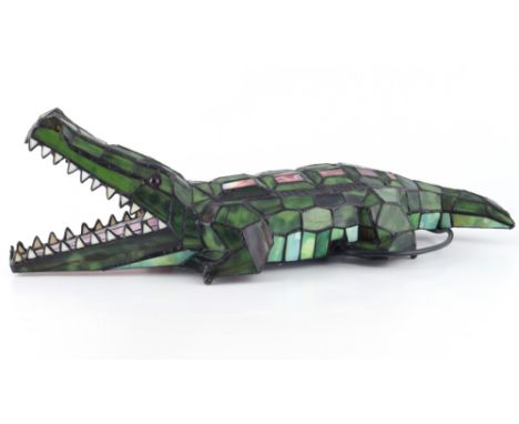 Tiffany-Stil große Tischlampe Krokodil, table lamp crocodile,Buntglas mit Metallfassung, 1970er in Tiffany-Stil, Krokodil mit