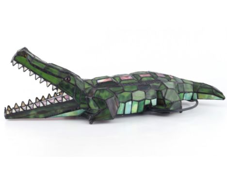 Tiffany-Stil große Tischlampe Krokodil, table lamp crocodile,Buntglas mit Metallfassung, 1970er in Tiffany-Stil, Krokodil mit