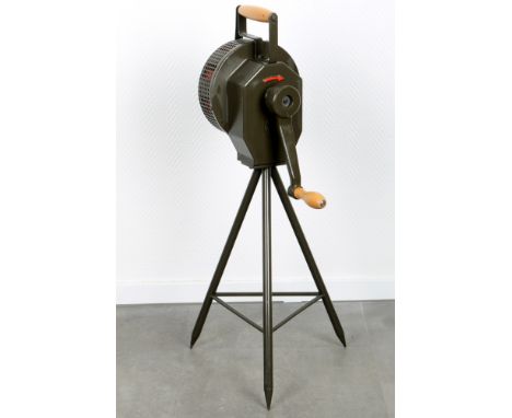 Luftschutz - Sirene HSM 7, Fa. Elektror K.W. Müller, air raid protection siren,Metall, handbetriebene Kurbelsirene, Typ HSM 7